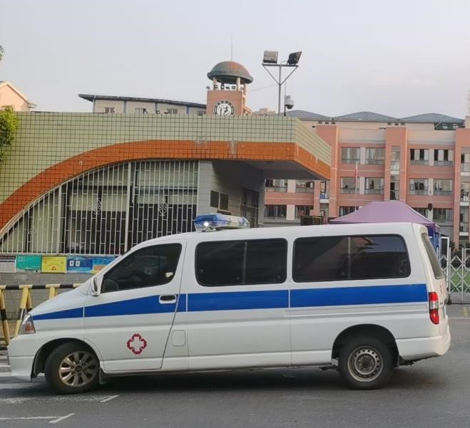 瓜州救护车出租护送骨折病人一公里多少钱